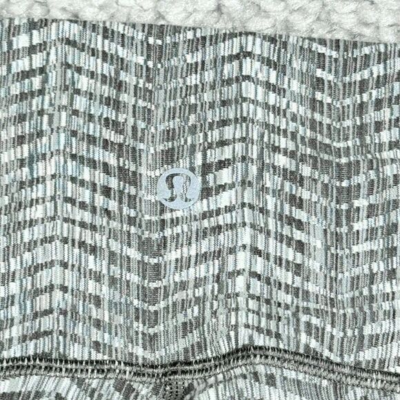 Lululemon Wunder Under Crop Arrow Jacquard Olive Gray Sage - Picture 7 of 11